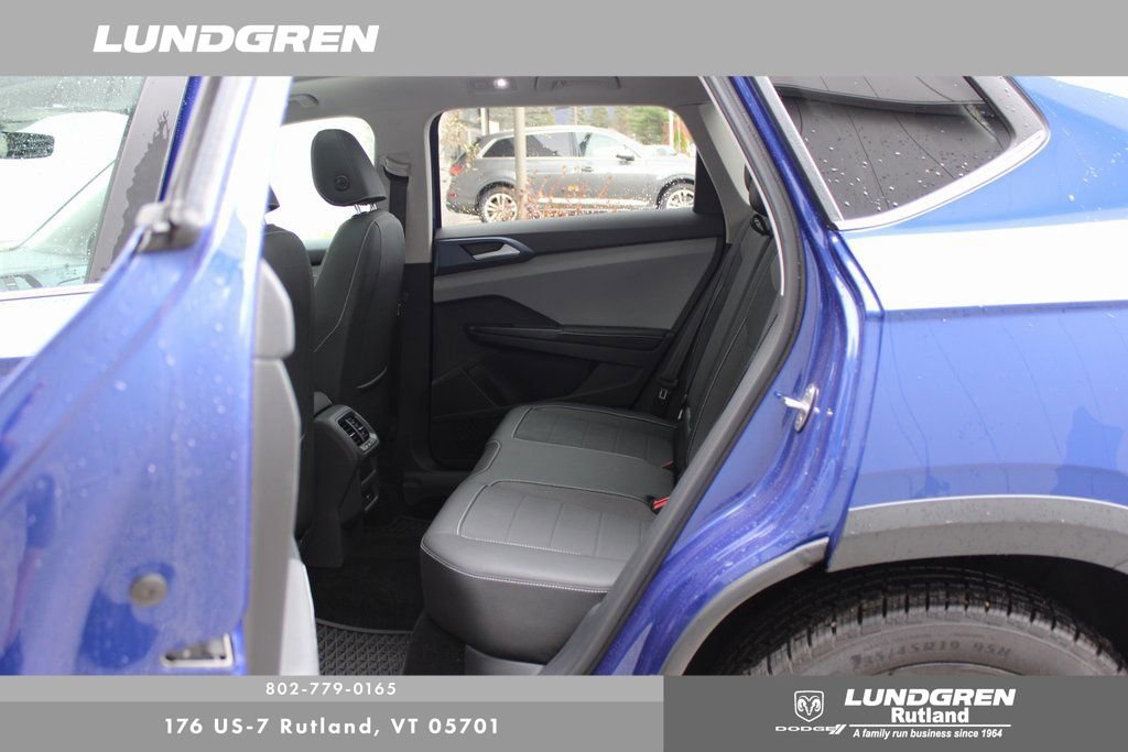 Used 2024 Volkswagen Taos SE w/ Panoramic Sunroof Package image 14