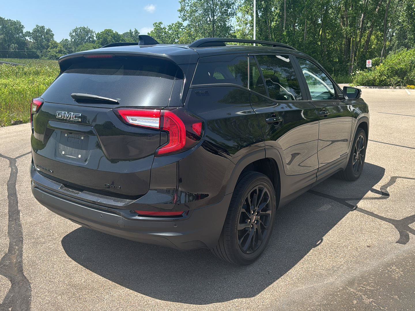 Used 2024 GMC Terrain SLE w/ Driver Convenience Package AWD/4WD image 5