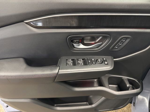 Used 2025 Honda Pilot Black Edition image 10