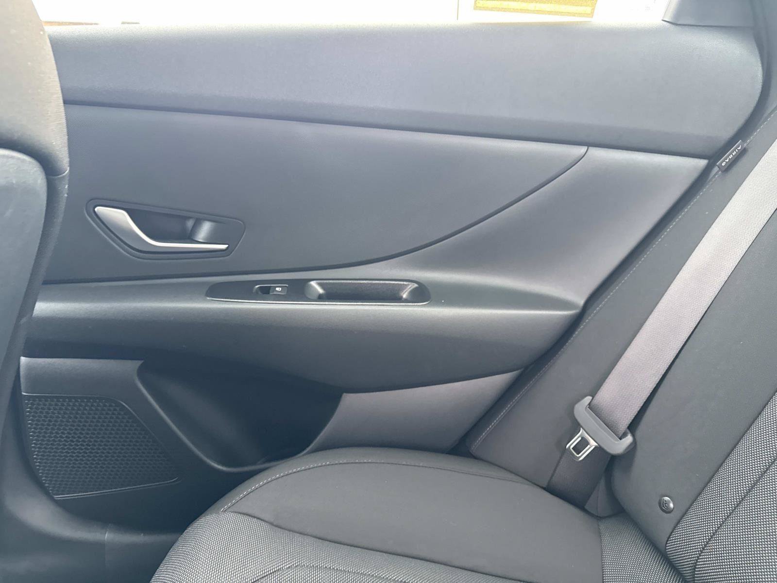 Used 2026 Hyundai Elantra SE FWD image 19