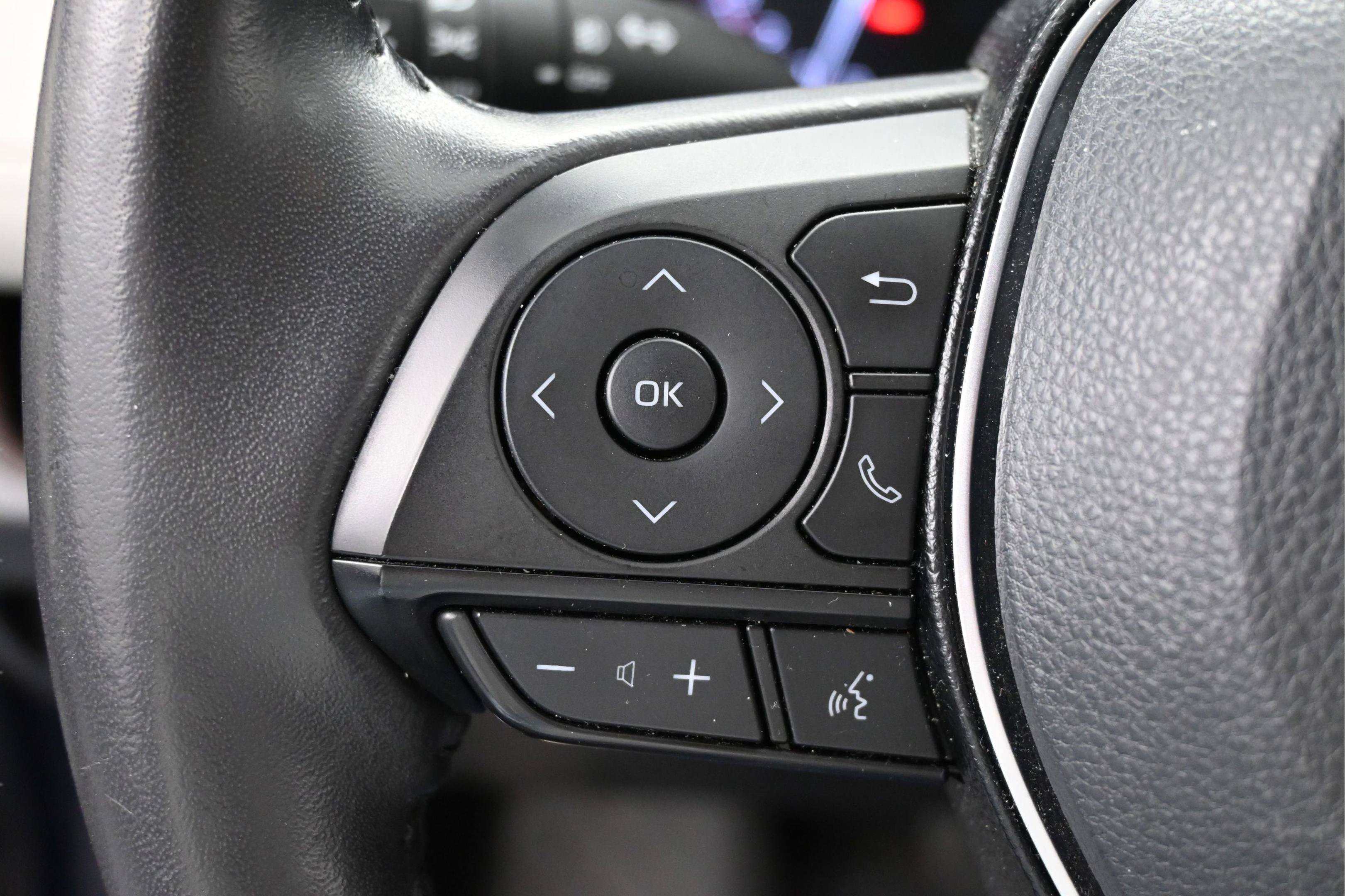 Used 2019 Toyota RAV4 Limited w/ Cold Weather Package FWD image 14