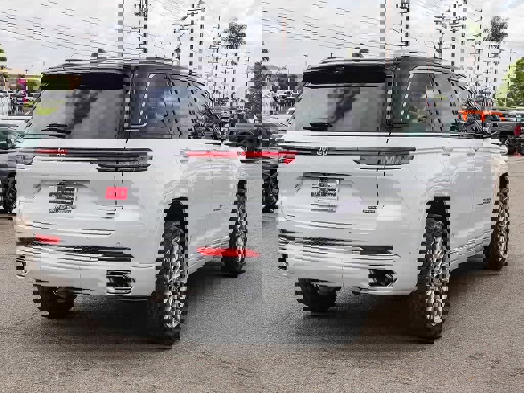 Certified 2023 Jeep Grand Cherokee Summit w/ Adv Protech Group IV image 4