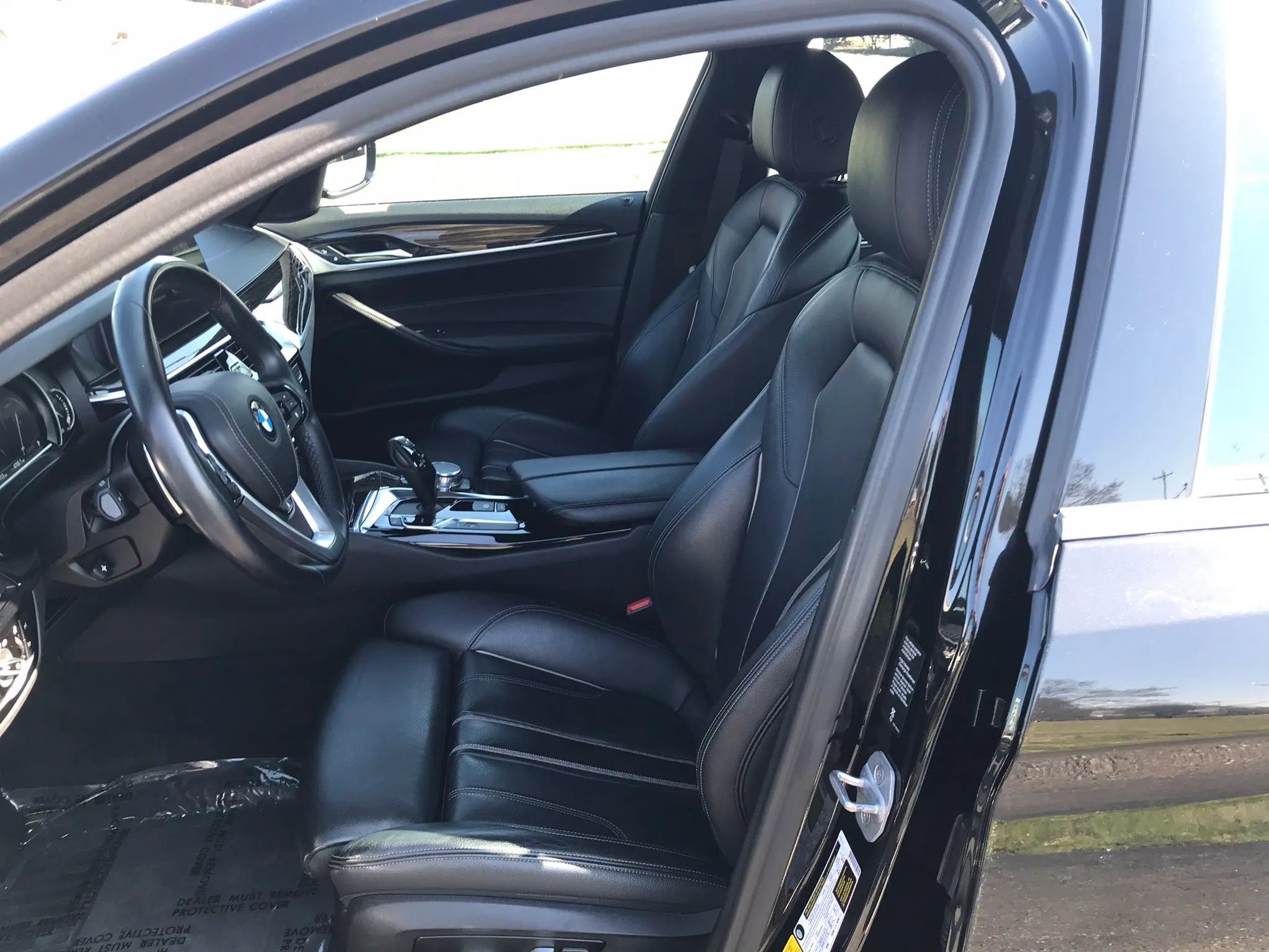 Used 2018 BMW 530e xDrive w/ Premium Package 2 AWD/4WD image 2