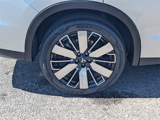 New 2025 Mitsubishi Outlander SE image 5