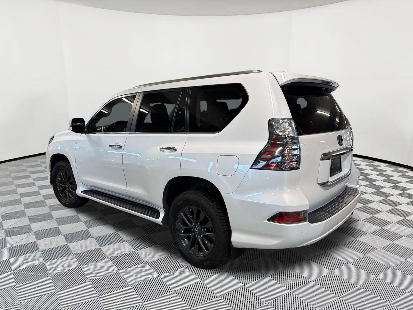Used 2020 Lexus GX 460 Premium w/ Premium Package AWD/4WD image 3