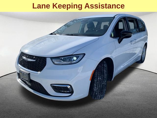 Used 2024 Chrysler Pacifica Touring-L image 5