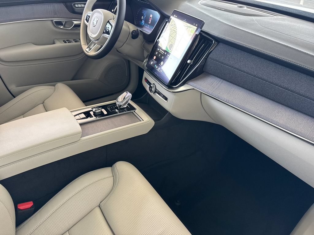 New 2026 Volvo XC90 T8 Ultra w/ Protection Package Premier AWD/4WD image 16