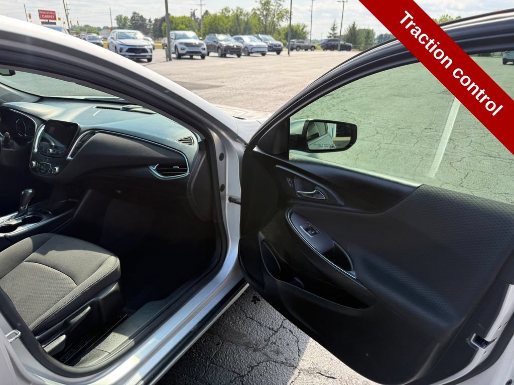 Used 2018 Chevrolet Malibu LT FWD image 35