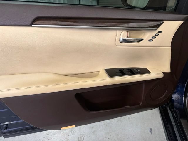 Used 2018 Lexus ES 350 w/ Luxury Package w/Wood Trim FWD image 9