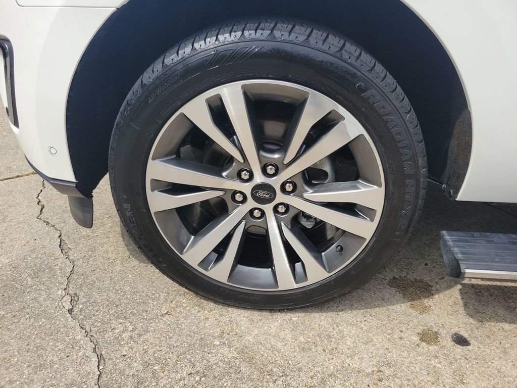 Used 2020 Ford Expedition Max Limited w/ Equipment Group 302A RWD image 32