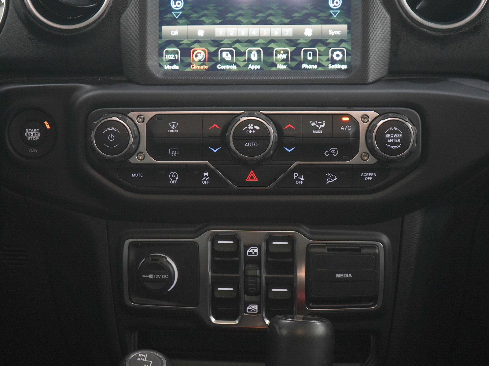 Used 2020 Jeep Wrangler Unlimited Sahara AWD/4WD image 17