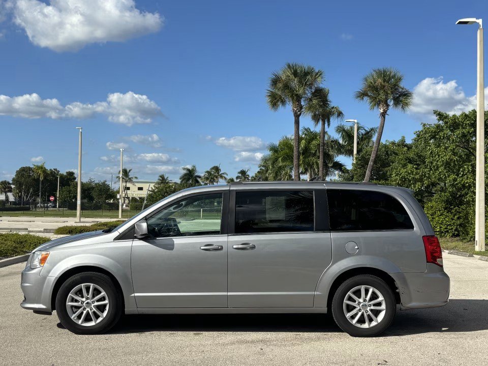 Used 2019 Dodge Grand Caravan SXT FWD image 9