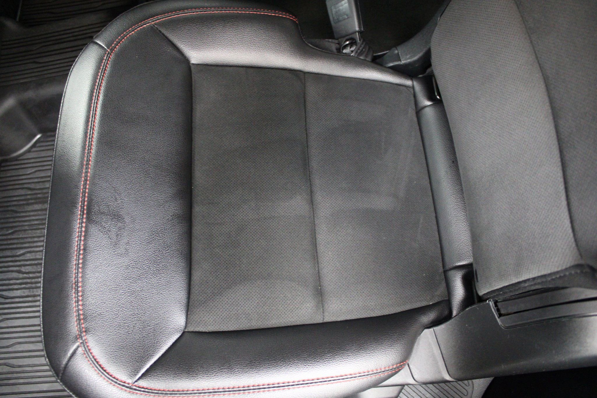 Used 2023 Ford Explorer ST-Line w/ Class IV Trailer Tow Package image 25