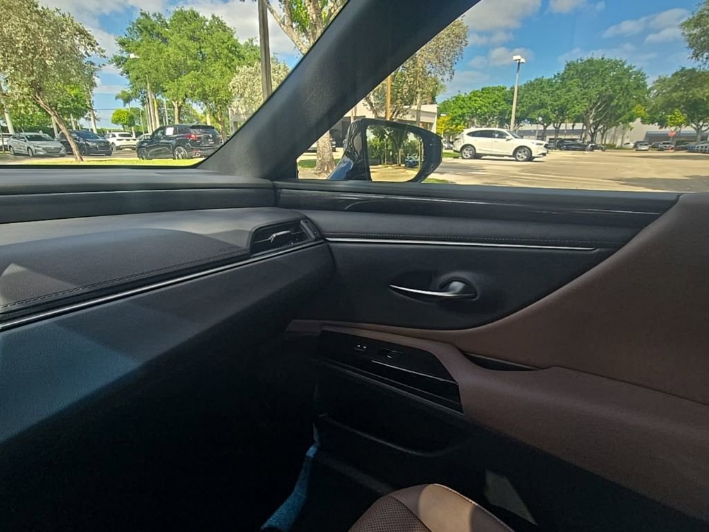 Used 2023 Lexus ES 350 w/ Accessory Package (Z2) FWD image 23