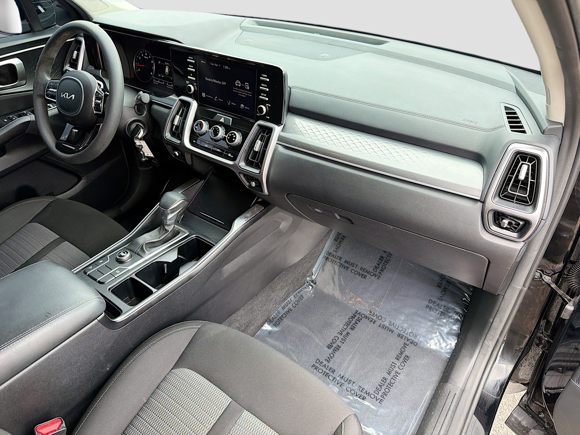 Used 2023 Kia Sorento LX image 13