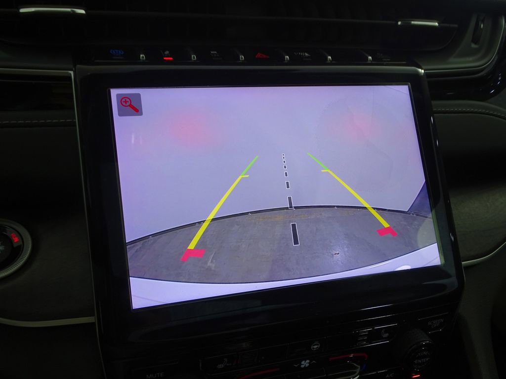 Used 2023 Jeep Grand Cherokee 4WD 4xe image 10