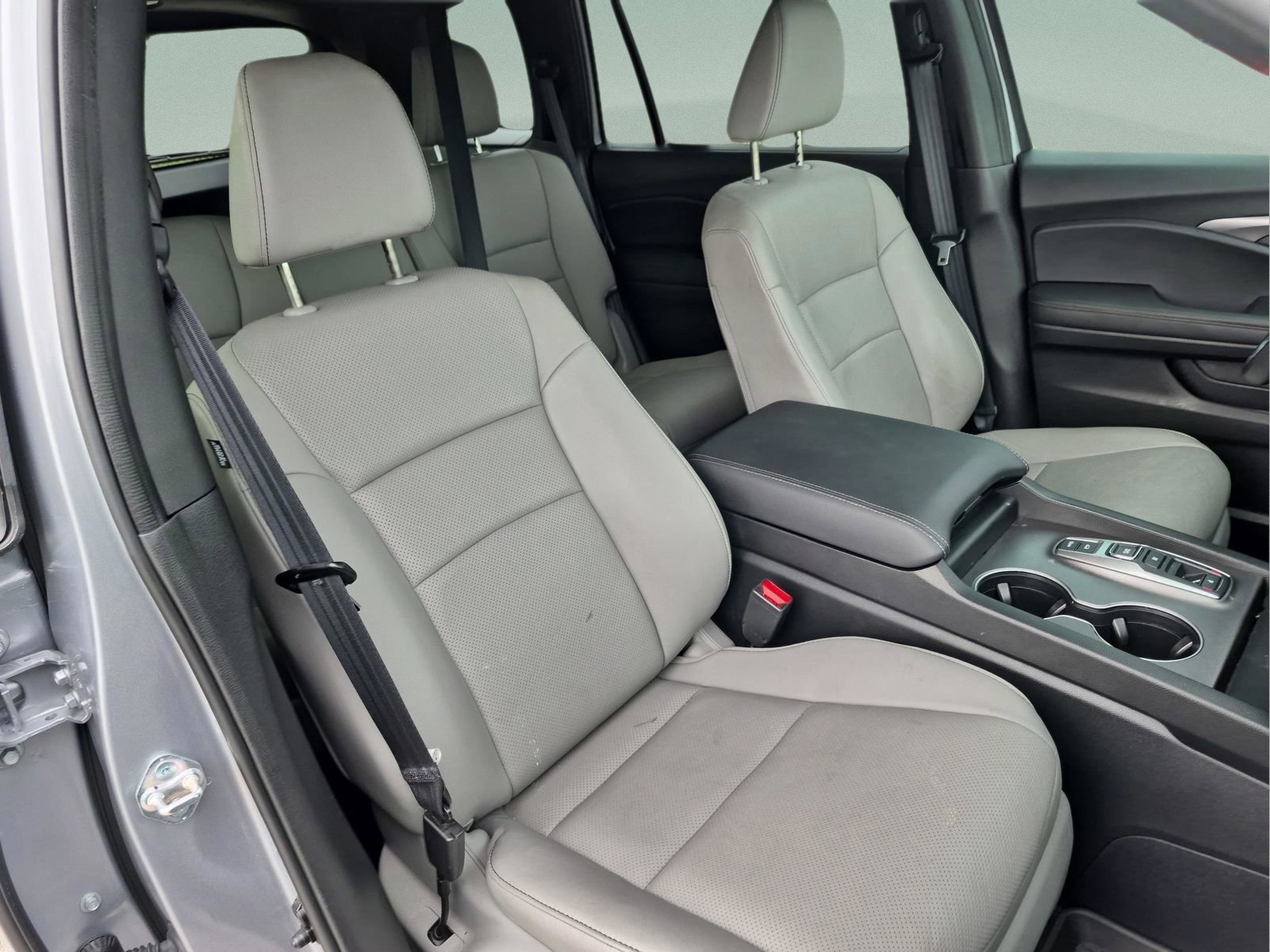 Certified 2025 Honda Passport EX-L image 18