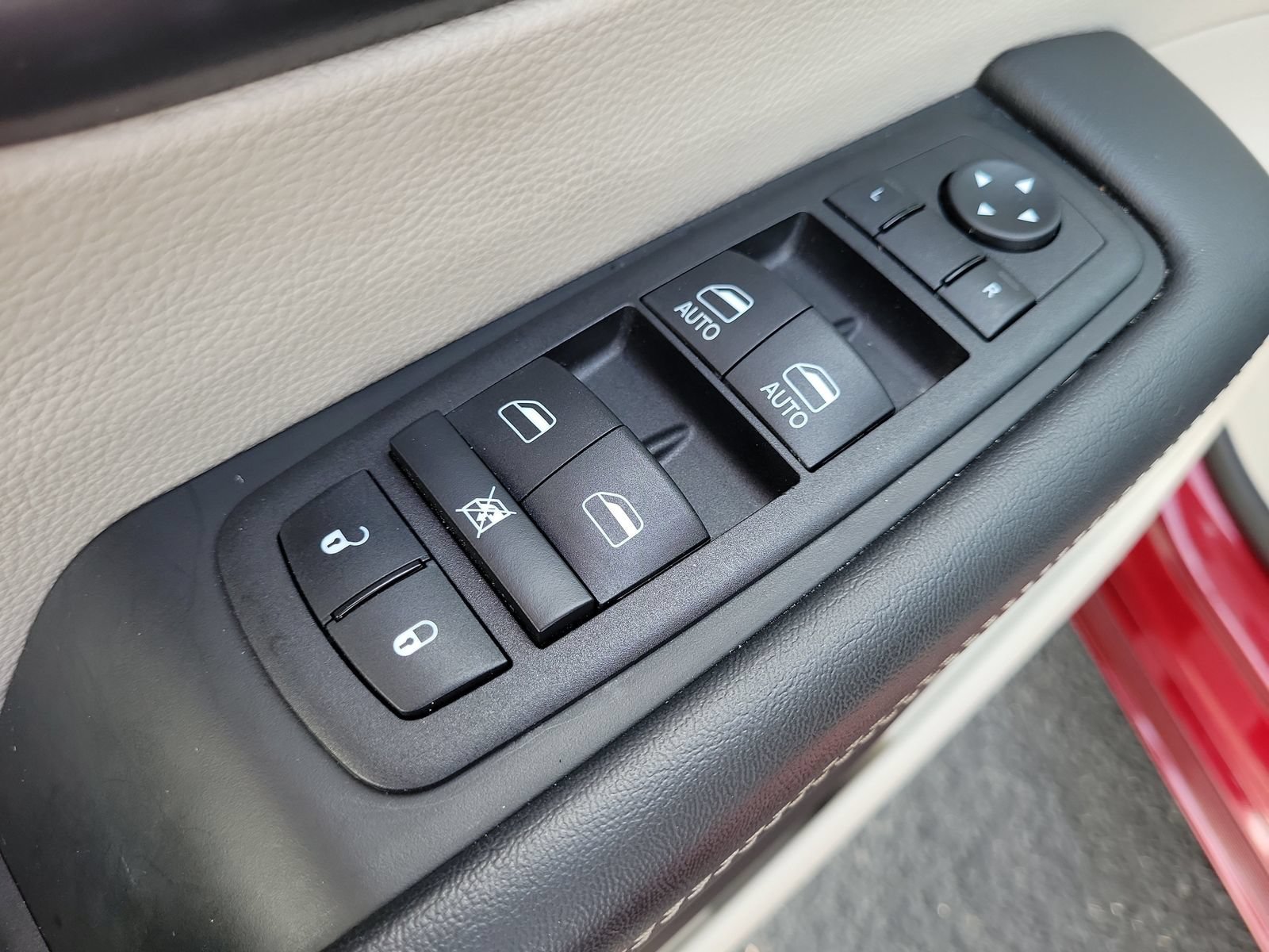 Used 2023 Chrysler Pacifica Touring-L FWD image 15