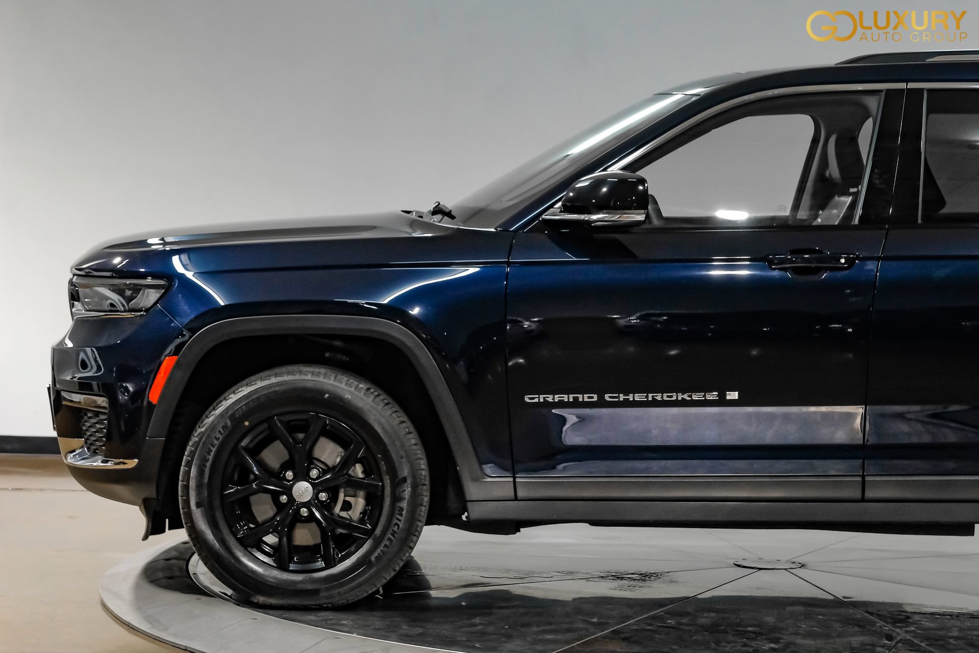 Used 2023 Jeep Grand Cherokee L Limited AWD/4WD image 14