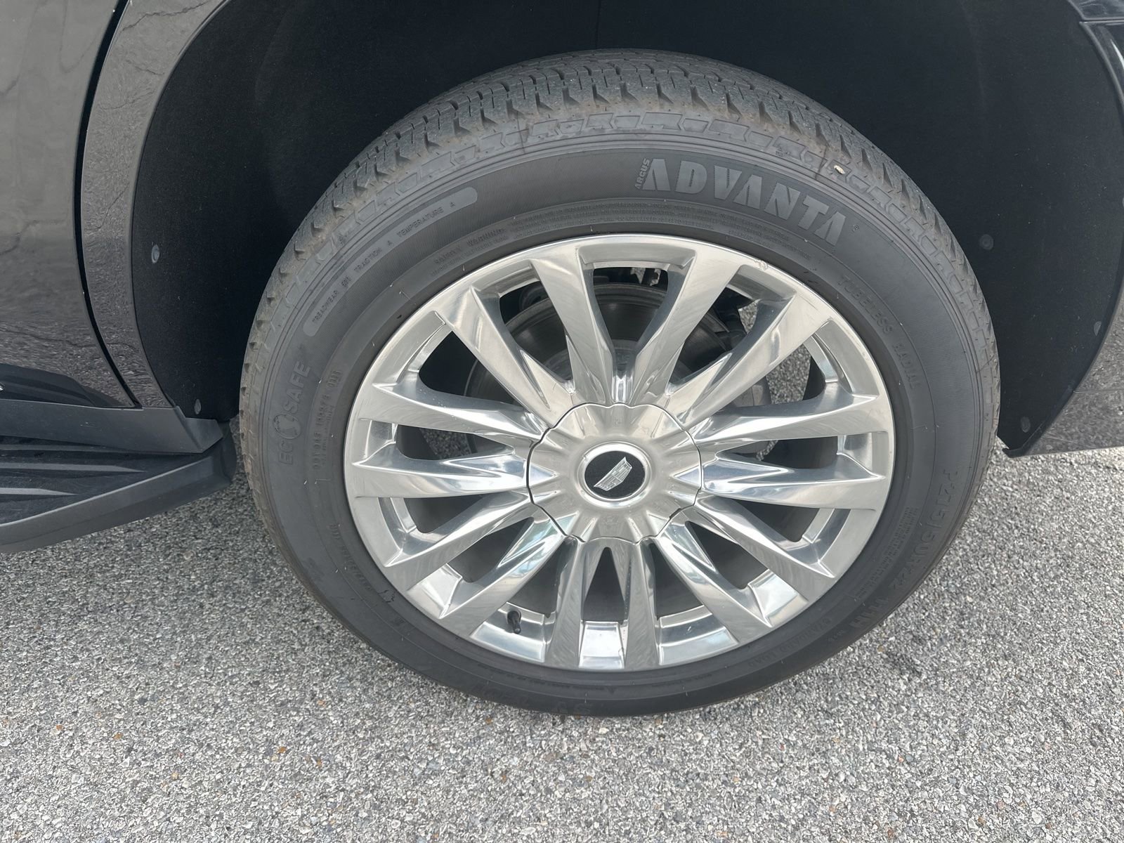 Used 2023 Cadillac Escalade Premium Luxury w/ Performance Package image 9