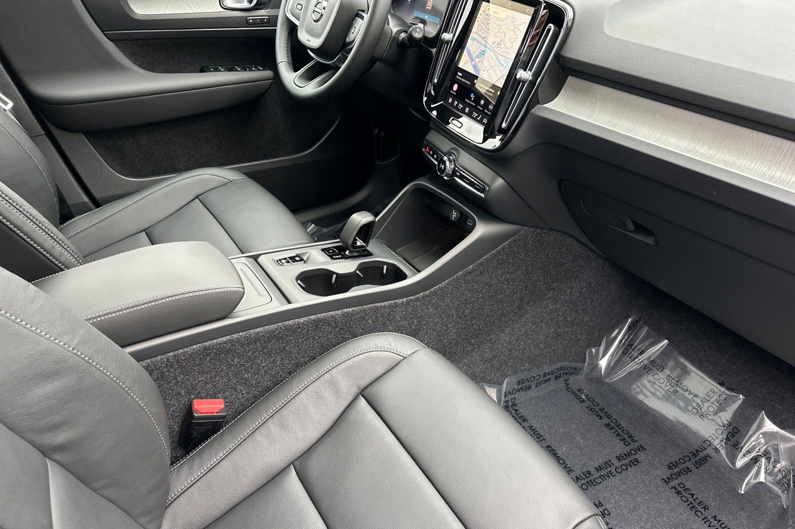 New 2026 Volvo XC40 B4 Core w/ Climate Package image 18