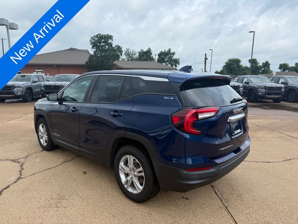 Used 2022 GMC Terrain SLE FWD image 3