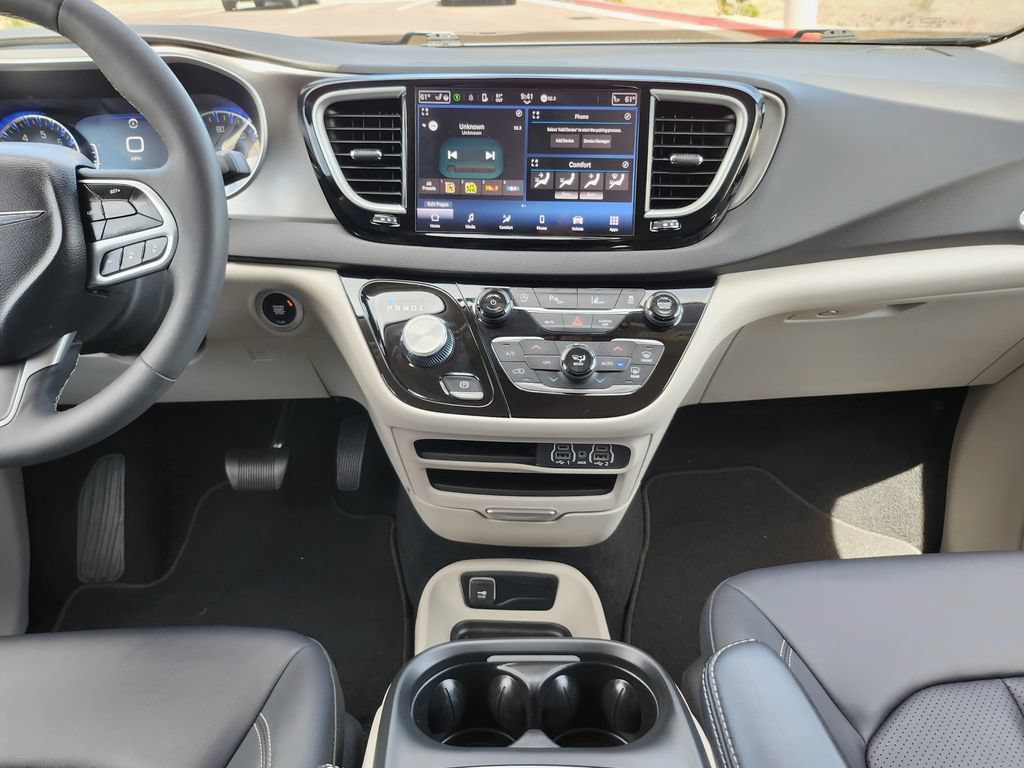Used 2024 Chrysler Pacifica Touring-L FWD image 22