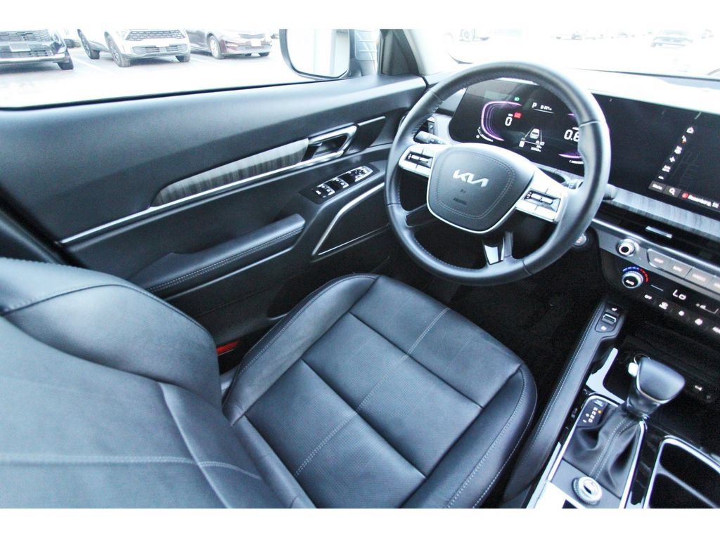 Used 2025 Kia Telluride EX w/ EX Captain's Chair Package FWD image 5