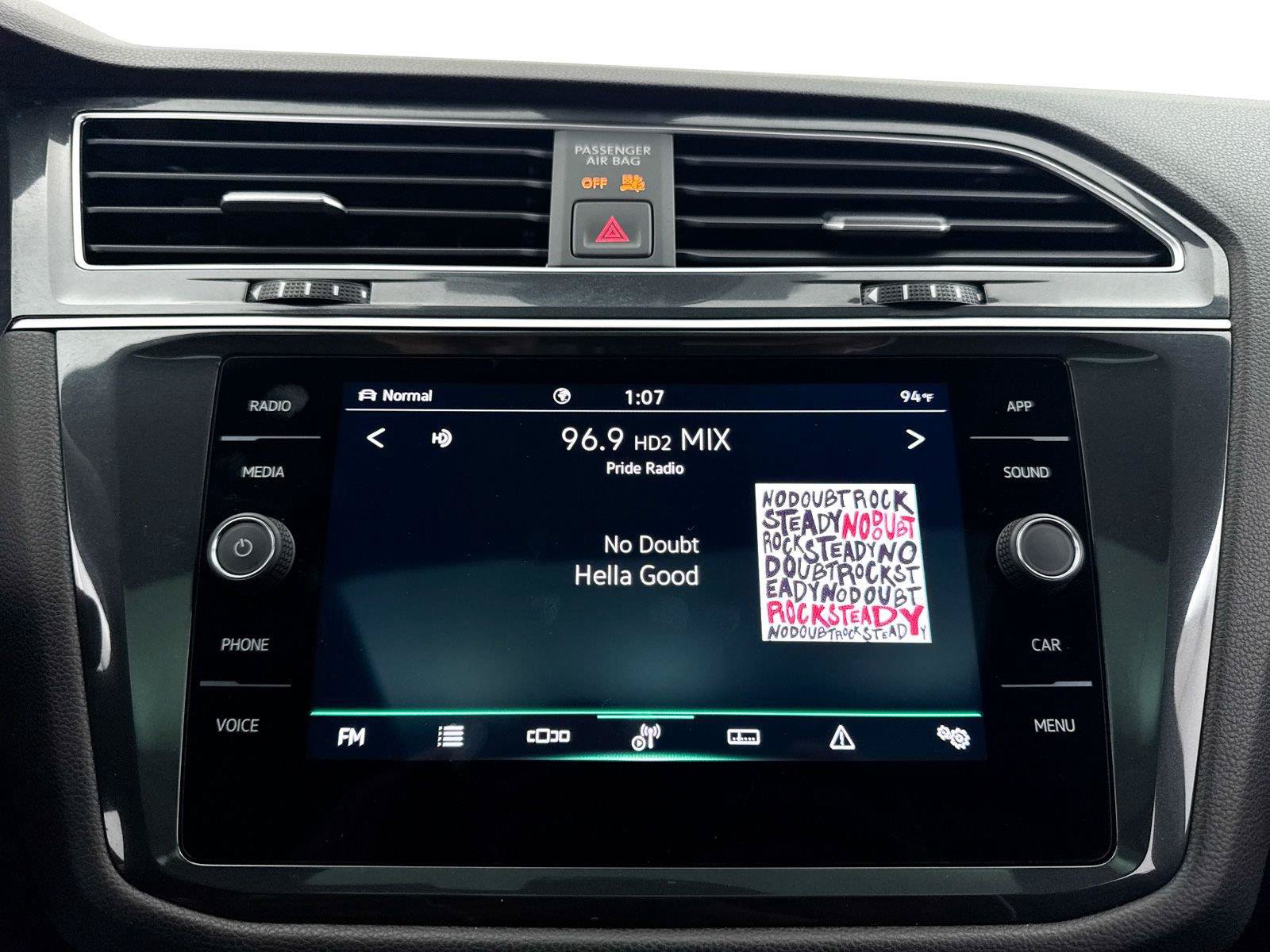 Used 2024 Volkswagen Tiguan SE R-Line AWD/4WD image 5
