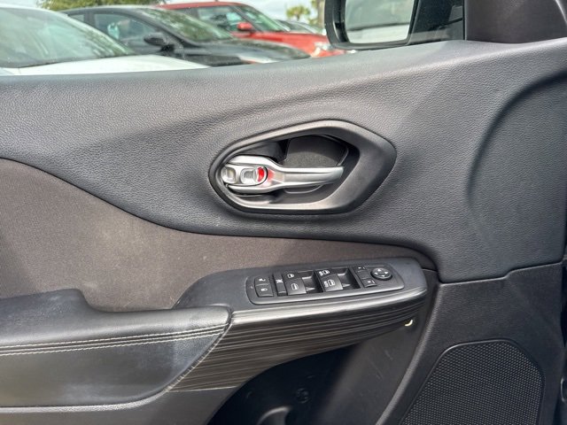 Used 2016 Jeep Cherokee Latitude w/ Comfort/Convenience Group image 24