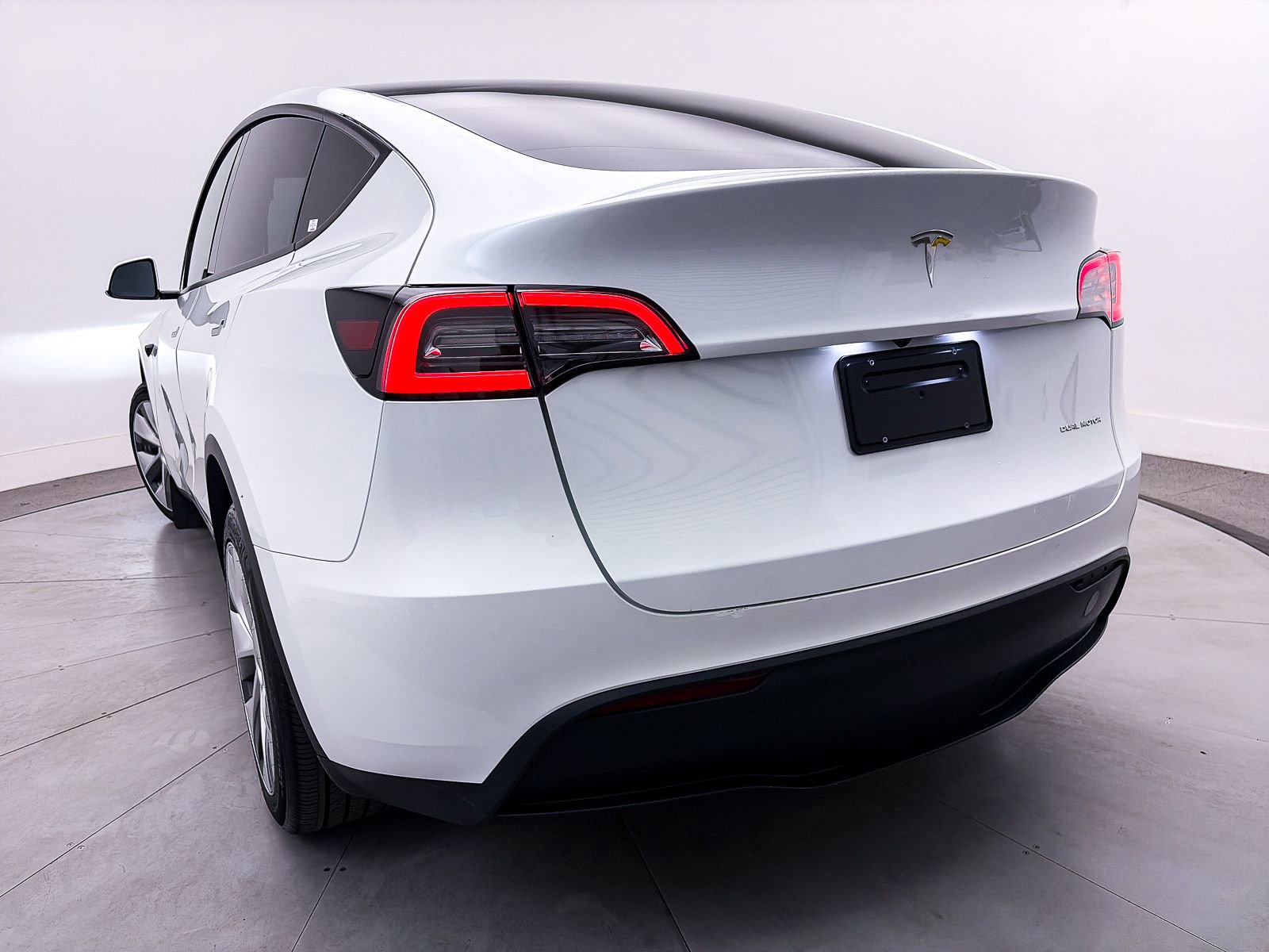 Used 2023 Tesla Model Y Long Range image 18
