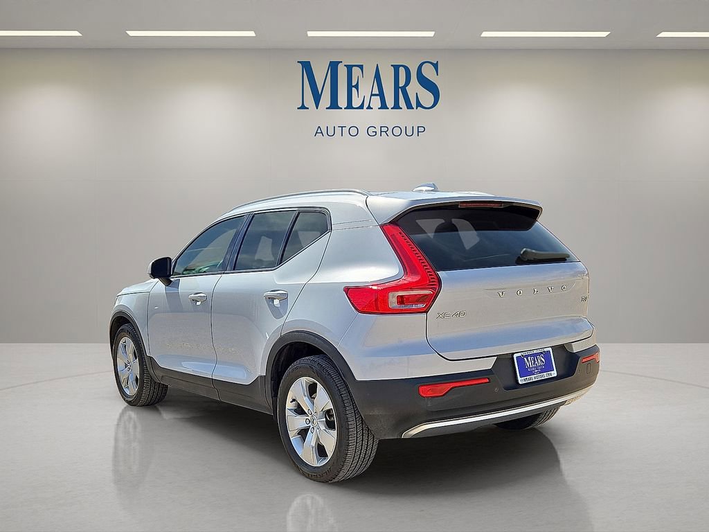 Used 2021 Volvo XC40 T5 Momentum w/ Advanced Package image 3