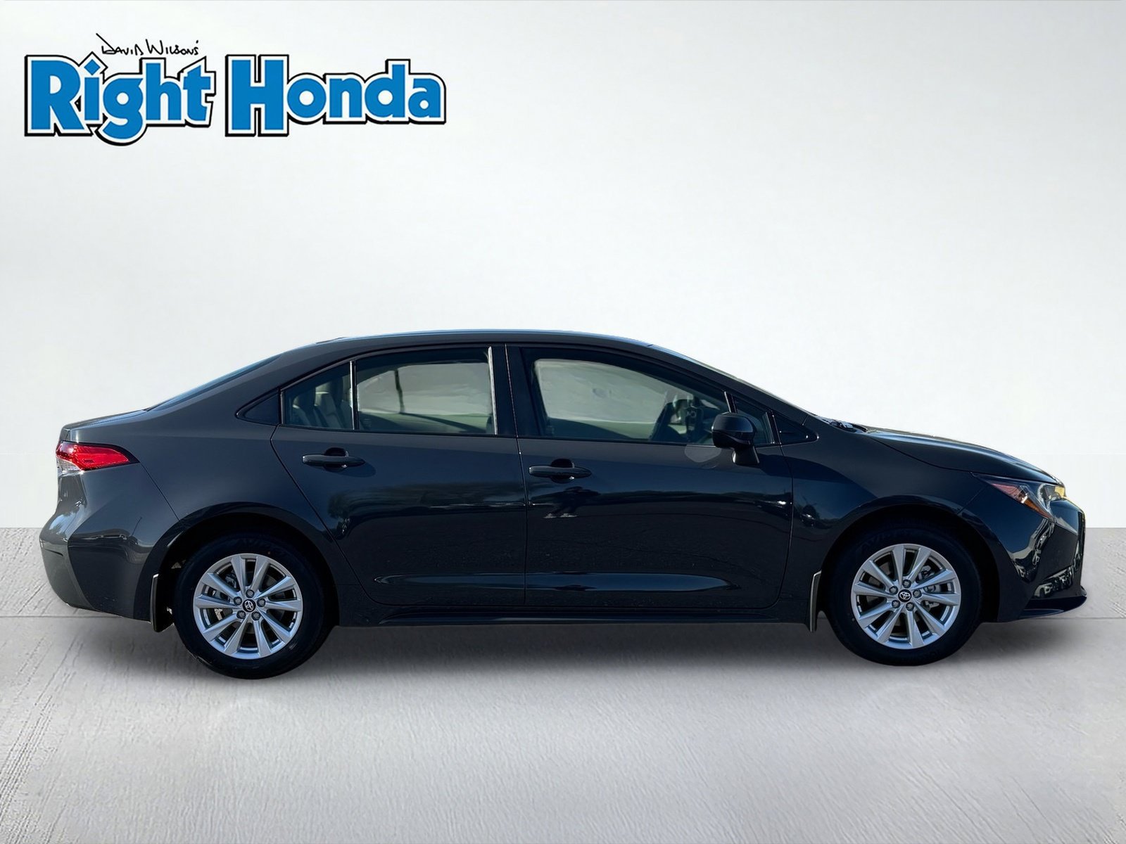 Used 2027 Toyota Corolla LE w/ LE Premium Package FWD image 9