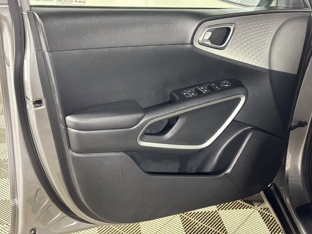 Used 2023 Kia Soul LX w/ LX Technology Package FWD image 10