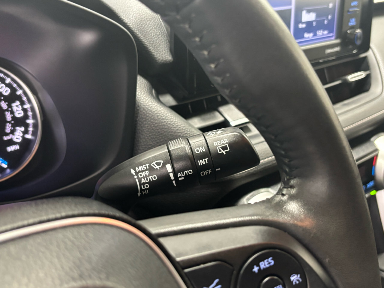 Used 2021 Toyota RAV4 XLE Premium image 36