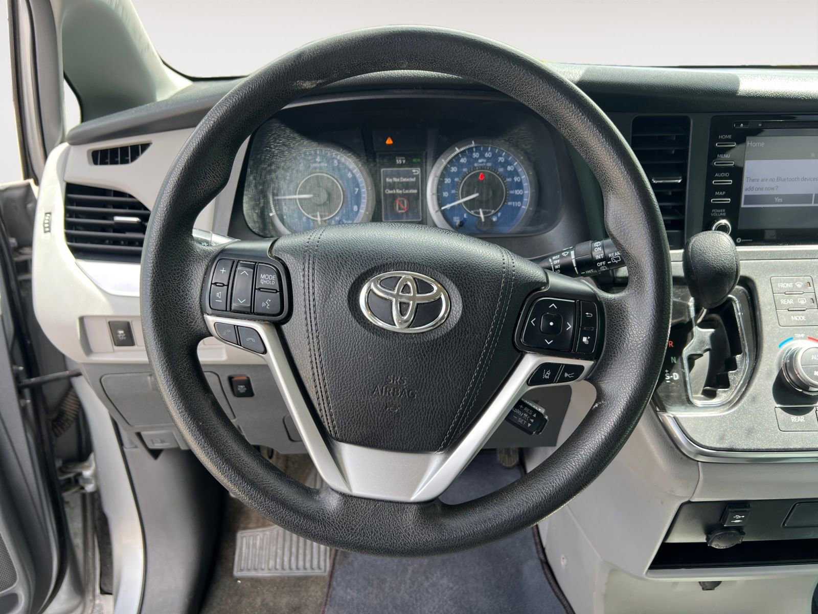 Used 2019 Toyota Sienna LE w/ LE Preferred Package FWD image 12