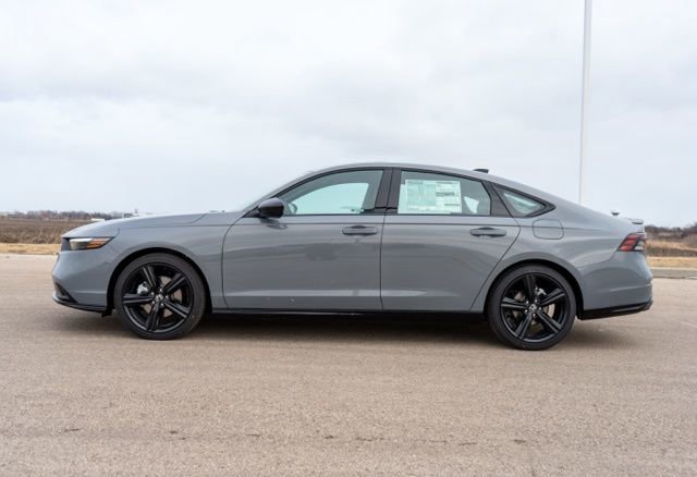 Used 2025 Honda Accord Sport image 4