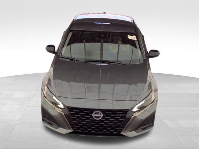 Used 2025 Nissan Altima 2.5 SR AWD/4WD image 3