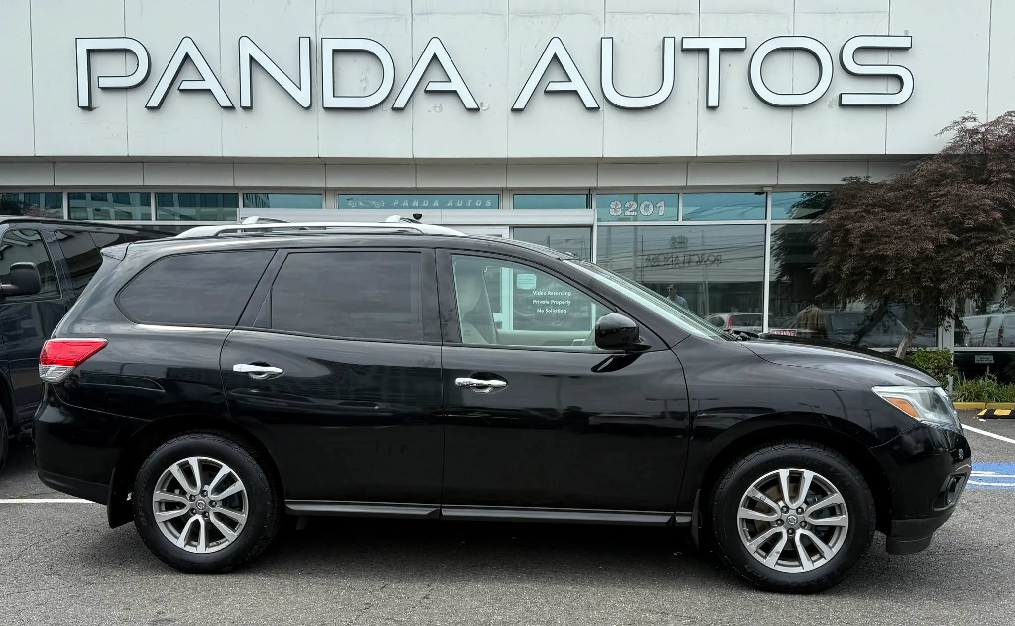 Used 2013 Nissan Pathfinder SV AWD/4WD image 8