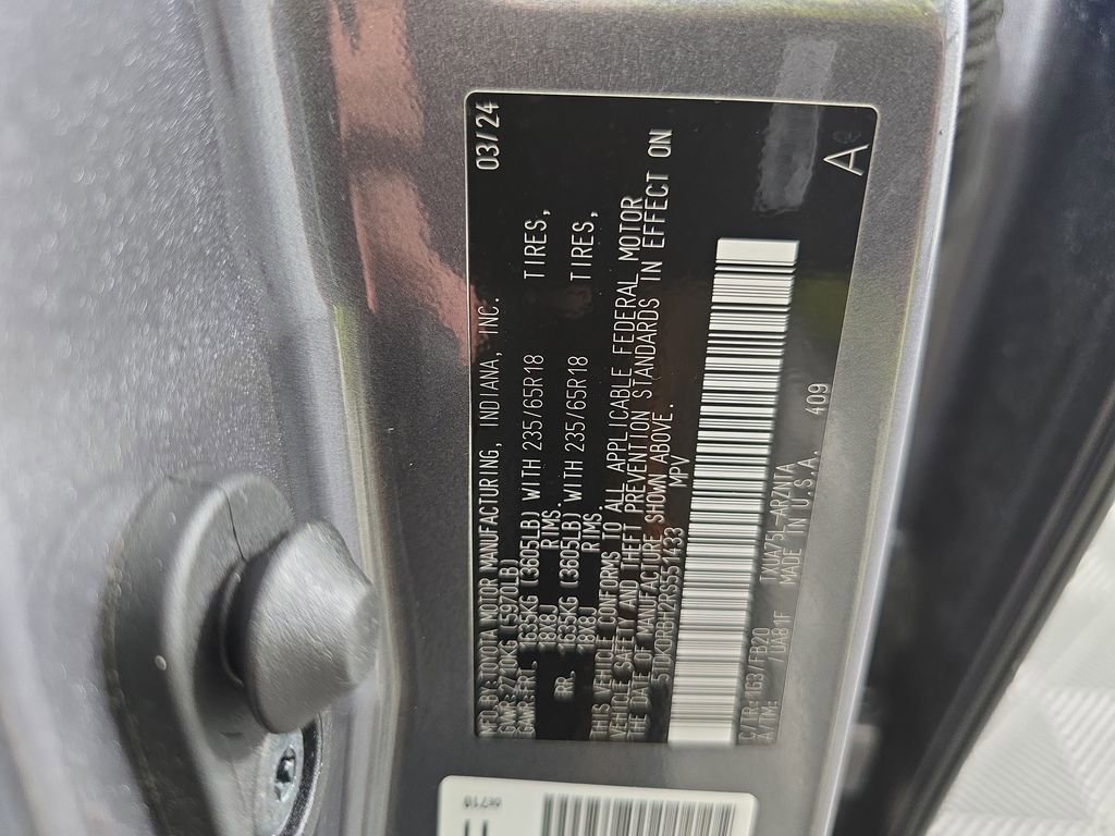 Used 2024 Toyota Highlander LE image 30
