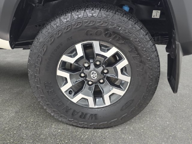 Used 2023 Toyota Tacoma TRD Off-Road w/ TRD Premium Off Road Package AWD/4WD image 28