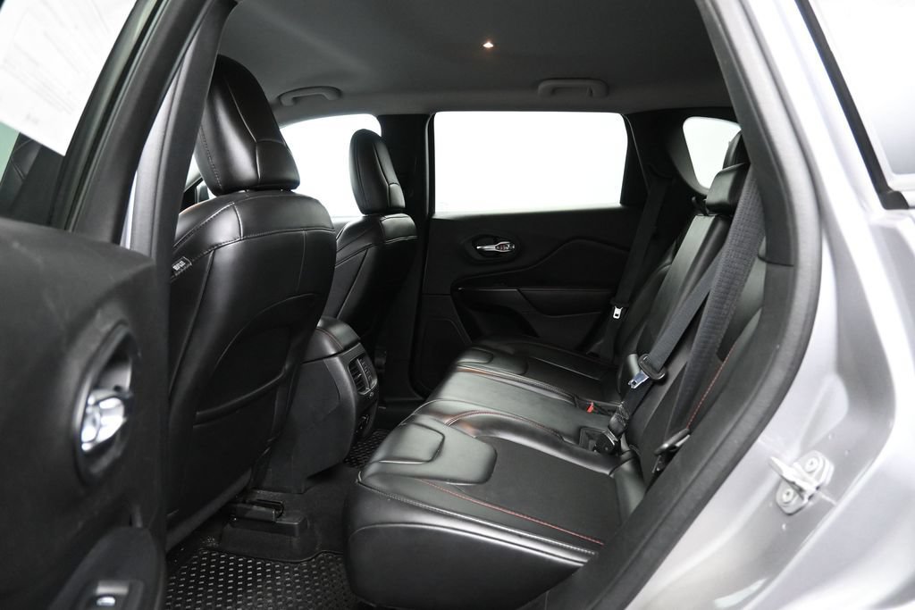 Used 2020 Jeep Cherokee Trailhawk AWD/4WD image 26