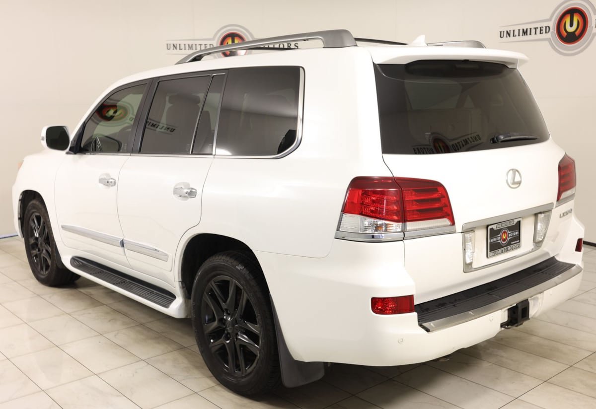 Used 2013 Lexus LX 570 4WD w/ Luxury Pkg w/Pre-crash image 4