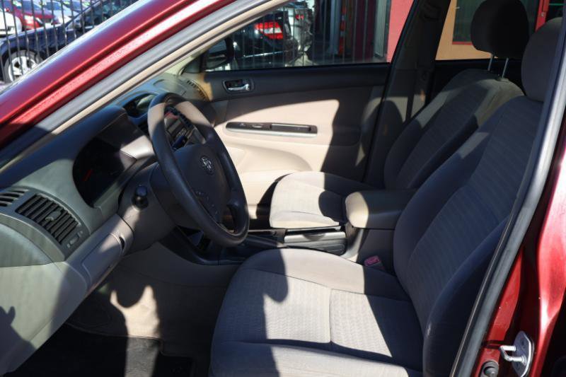 Used 2005 Toyota Camry LE image 14