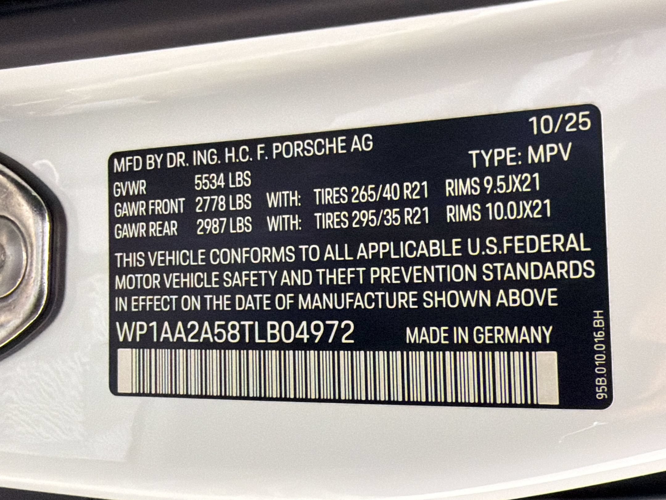 Certified 2026 Porsche Macan AWD/4WD image 25