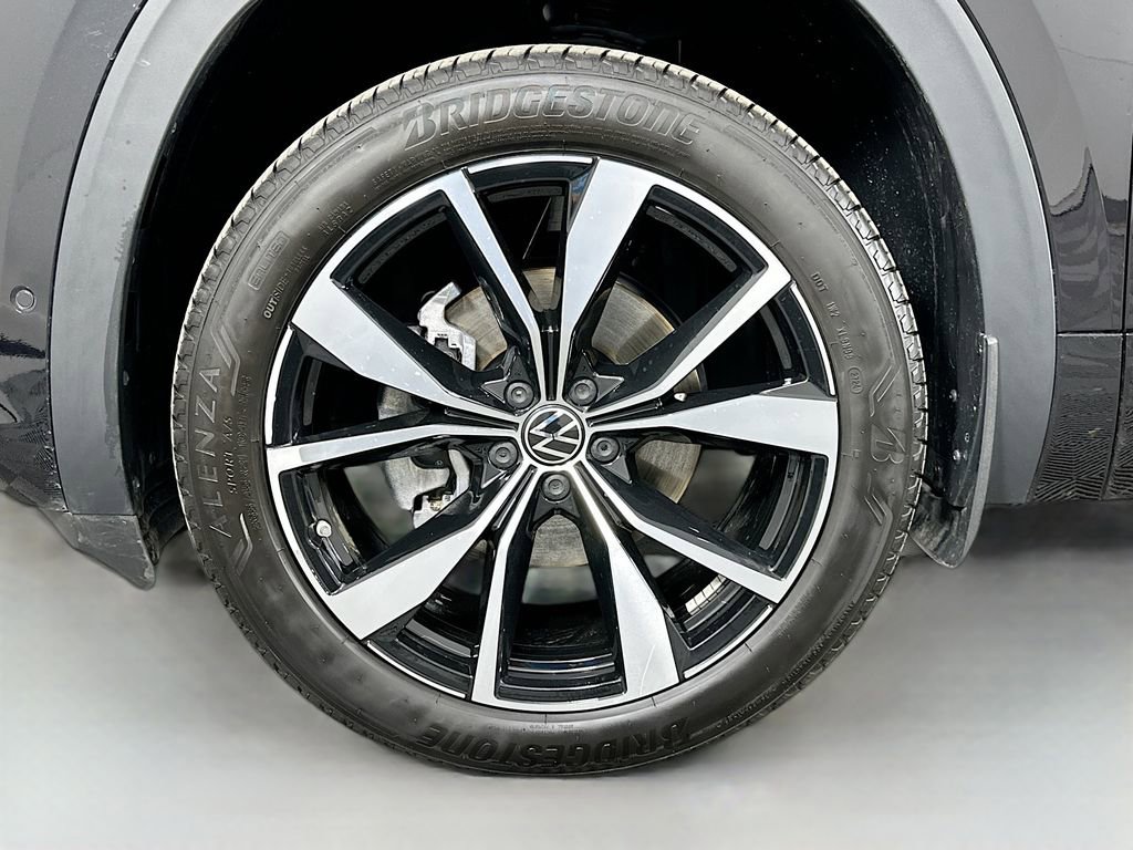 Used 2025 Volkswagen Atlas Cross Sport SEL Premium R-Line image 32