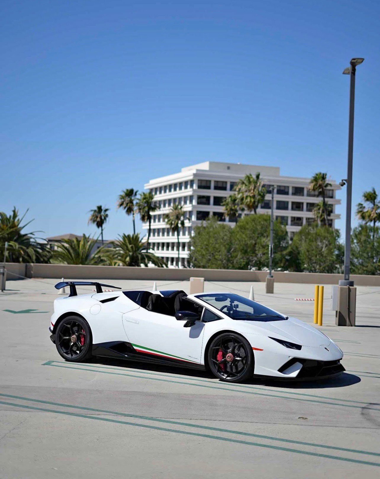 Used 2018 Lamborghini Huracan Performante AWD/4WD image 7