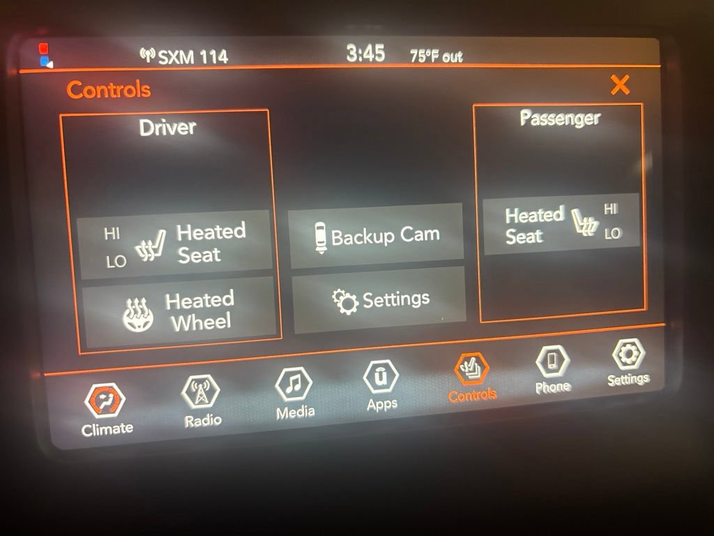 Used 2020 Jeep Cherokee Latitude Plus w/ Cold Weather Group AWD/4WD image 17