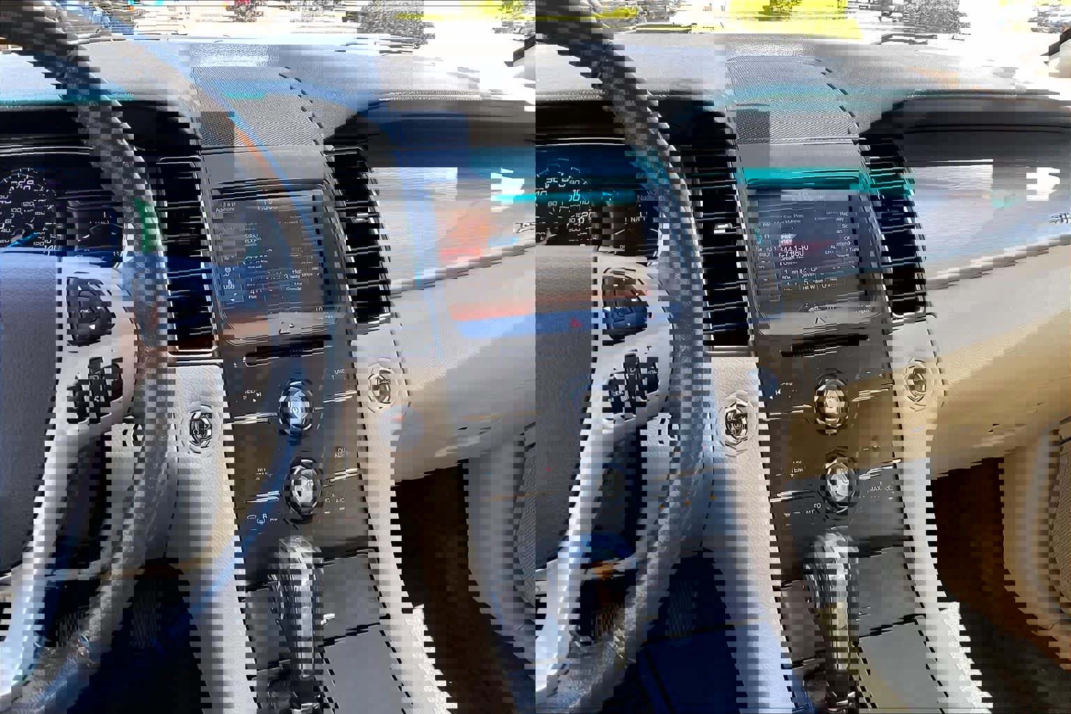 Used 2015 Ford Taurus SEL w/ Equipment Group 201A FWD image 6