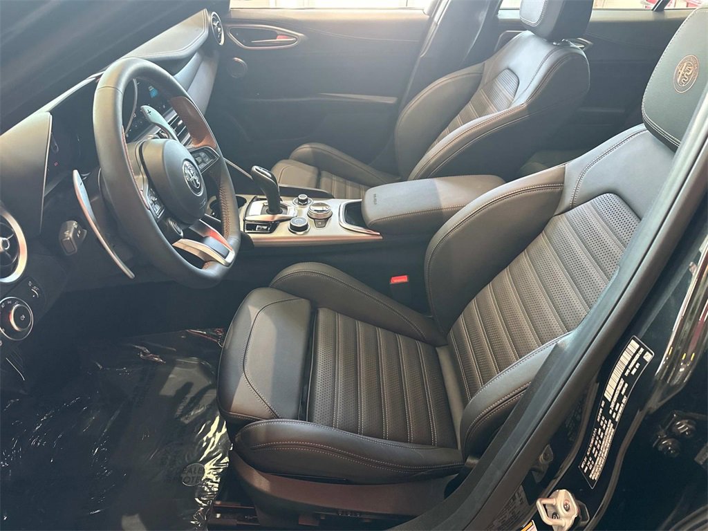 New 2025 Alfa Romeo Giulia AWD w/ Driving Assist Package image 15